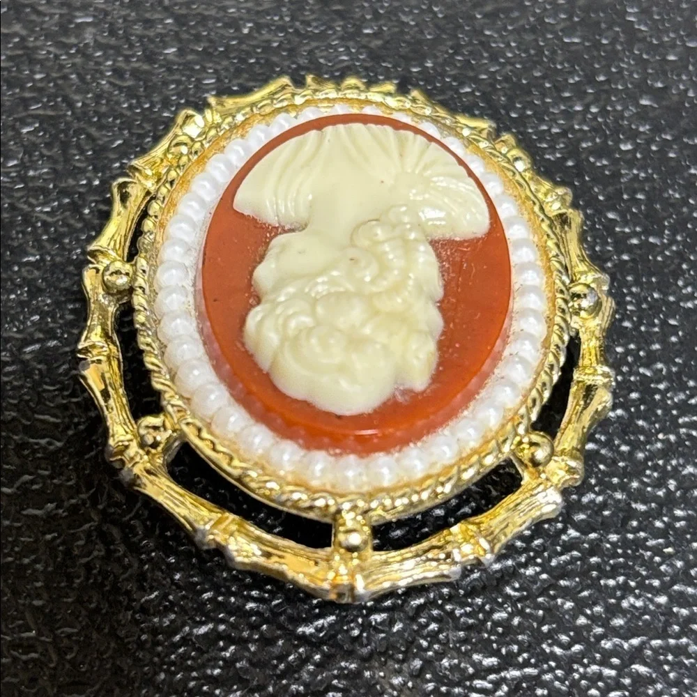 Vintage Costume Jewelry Cameo Pendant Brooch Faux Pearls